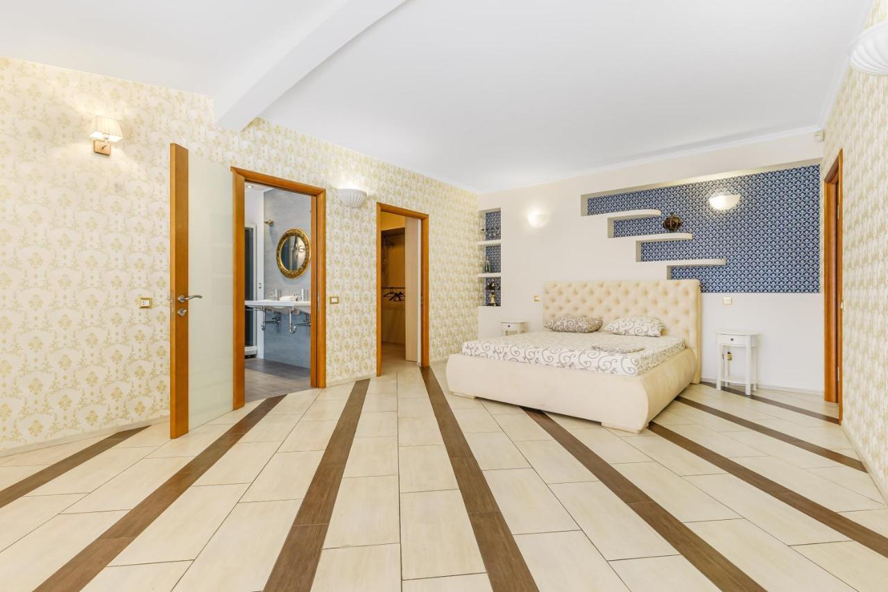 Deribasivska Cozy 4-Room Apartment Oděsa Exteriér fotografie